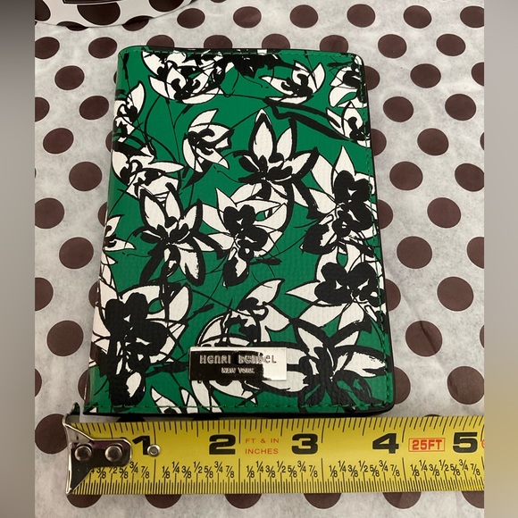 Henri Bendel Passport Cover - Picture 8 of 9